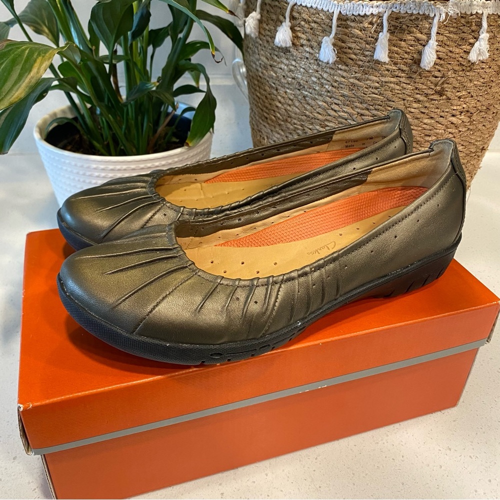 Clarks Metallic Pewter Elasticized Ballet Flats